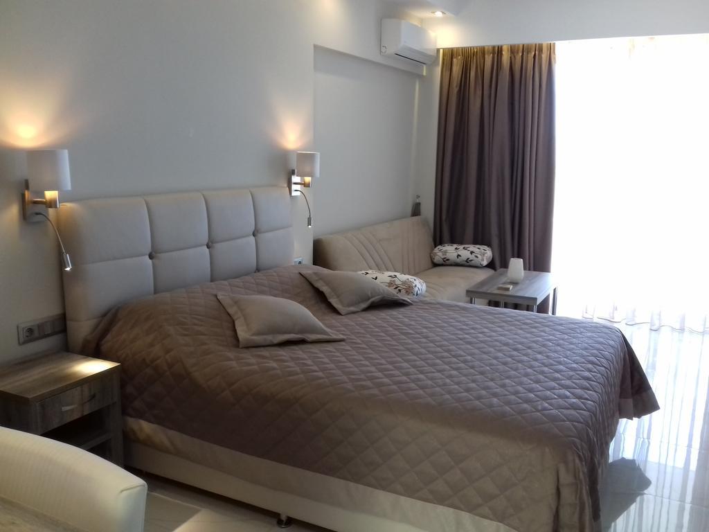 Akron Luxury Holidays מלון